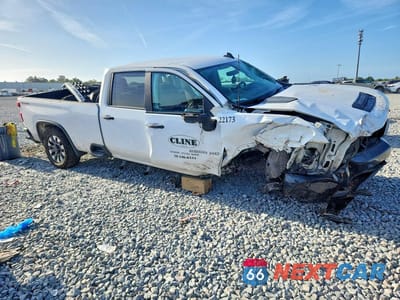 Czwarte zdjęcie samochodu z boku: 2022 CHEVROLET SILVERADO K2500 CUSTOM VIN:1GC4YME71NF173666 - miniatura