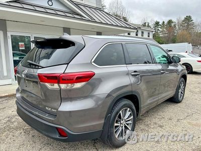 Czwarte zdjęcie samochodu z boku: 2017 TOYOTA HIGHLANDER XLE VIN:5TDJZRFH3HS476781 - miniatura