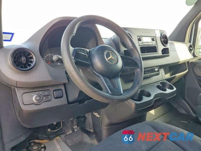 Zdjęcie 8 z 12 samochodu: 2019 MERCEDES BENZ SPRINTER 2500 DELIVERY VAN VIN:WD4PF1CD8KT012471 - miniatura