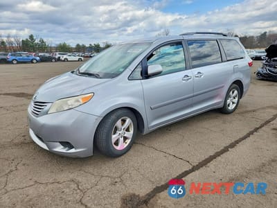 2015 TOYOTA SIENNA 5TDKK3DC6FS542895 - główne zdjęcie licytacji z USA - miniatura