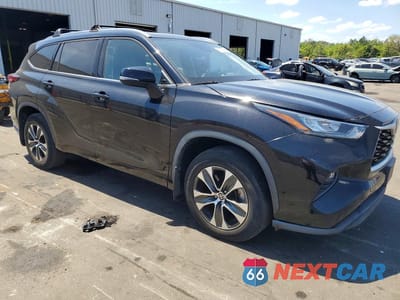 Czwarte zdjęcie samochodu z boku: 2020 TOYOTA HIGHLANDER XLE VIN:5TDGZRAH5LS513372 - miniatura