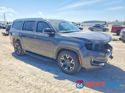 Czwarte zdjęcie samochodu z boku: 2023 JEEP WAGONEER SERIES III VIN:1C4SJVDP0PS552820 - miniatura