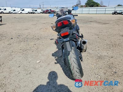 Czwarte zdjęcie samochodu z boku: 2026 SUZUKI GSX-R750 VIN:JS1GR7MA3T7101555 - miniatura