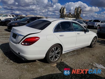 Trzecie zdjęcie samochodu z tyłu: 2018 MERCEDES-BENZ C 300 VIN:55SWF4JB2JU257520 - miniatura
