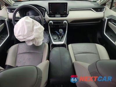 Zdjęcie 8 z 12 samochodu: 2019 TOYOTA RAV4 LIMITED VIN:JTMDWRFVXKD510116 - miniatura