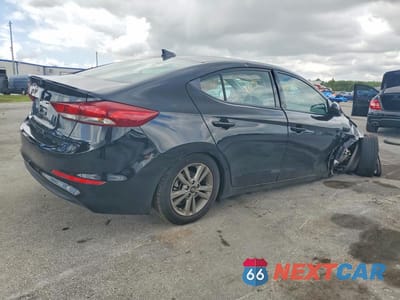 Trzecie zdjęcie samochodu z tyłu: 2018 HYUNDAI ELANTRA VALUE EDITION VIN:5NPD84LF7JH392402 - miniatura