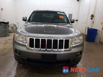 Piąte zdjęcie samochodu w środku: 2011 JEEP GRAND CHEROKEE LAREDO VIN:1J4RR4GG8BC738437 - miniatura