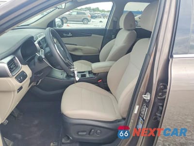 Zdjęcie 7 z 13 samochodu: 2019 KIA SORENTO LX V6 VIN:5XYPGDA53KG565996 - miniatura