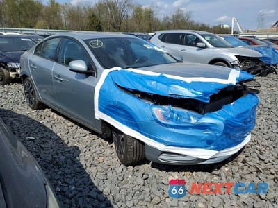 Czwarte zdjęcie samochodu z boku: 2017 VOLVO S60 DYNAMIC VIN:YV140MTLXH2428540 - miniatura