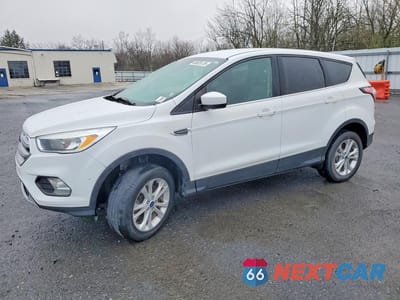 2017 FORD ESCAPE SE 1FMCU9GD6HUC58974 - główne zdjęcie licytacji z USA - miniatura