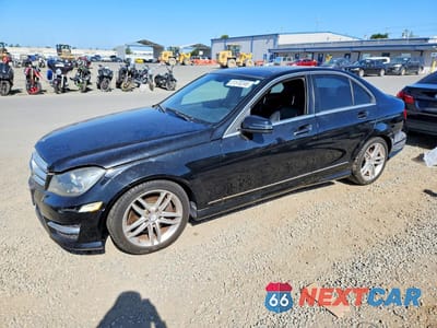 2013 MERCEDES-BENZ C 300 4MATIC WDDGF8AB5DR240860 - główne zdjęcie licytacji z USA - miniatura