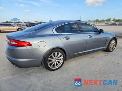 Trzecie zdjęcie samochodu z tyłu: 2015 JAGUAR XF 2.0T PREMIUM VIN:SAJWA0FSXFPU50496 - miniatura