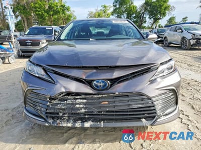 Piąte zdjęcie samochodu w środku: 2023 TOYOTA CAMRY HYBRID LE VIN:4T1C31AK3PU606921 - miniatura