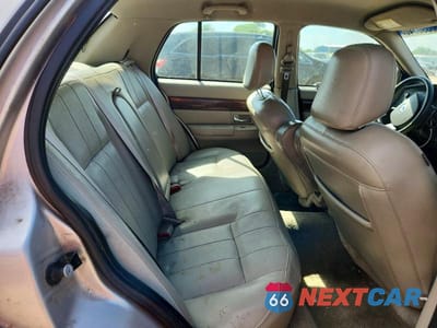 Zdjęcie 10 z 12 samochodu: 2010 MERCURY GRAND MARQUIS LS VIN:2MEBM7FV4AX624345 - miniatura