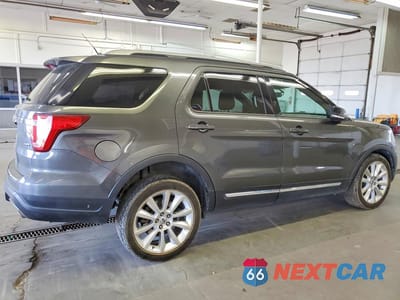 Trzecie zdjęcie samochodu z tyłu: 2018 FORD EXPLORER XLT VIN:1FM5K8D88JGC49343 - miniatura
