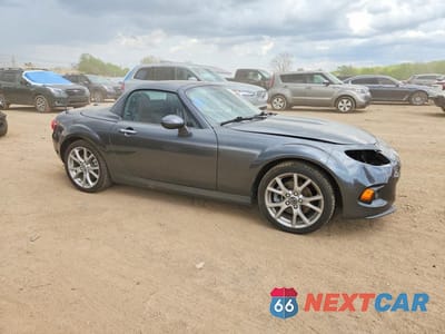 Czwarte zdjęcie samochodu z boku: 2015 MAZDA MX-5 MIATA GRAND TOURING VIN:JM1NC2PF9F0241342 - miniatura