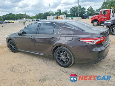 Drugie zdjęcie samochodu z przodu: 2018 TOYOTA CAMRY LE VIN:4T1B11HK7JU063913 - miniatura