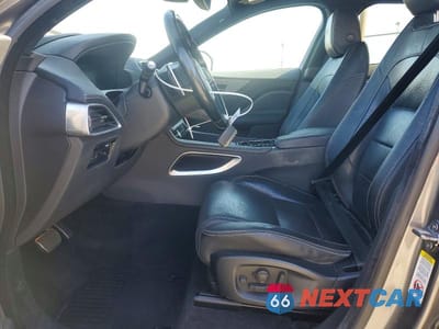 Zdjęcie 7 z 14 samochodu: 2017 JAGUAR F-PACE S VIN:SADCM2BVXHA880009 - miniatura