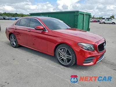 Czwarte zdjęcie samochodu z boku: 2019 MERCEDES-BENZ E 300 VIN:WDDZF4JB3KA616405 - miniatura