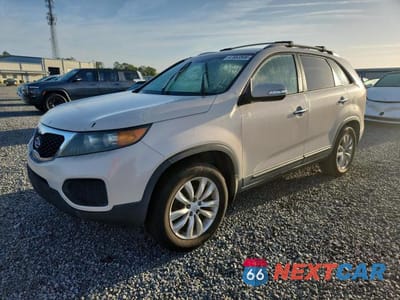 2011 KIA SORENTO LX 5XYKT4A28BG113859 - główne zdjęcie licytacji z USA - miniatura