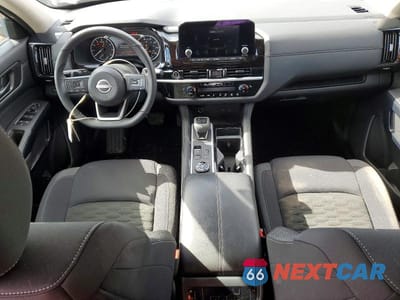 Zdjęcie 8 z 13 samochodu: 2024 NISSAN PATHFINDER SV VIN:5N1DR3BD9RC270280 - miniatura