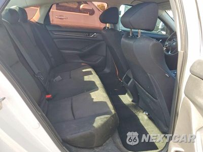 Zdjęcie 10 z 12 samochodu: 2018 HONDA ACCORD LX VIN:1HGCV1F10JA087965 - miniatura