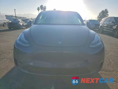 Piąte zdjęcie samochodu w środku: 2020 TESLA MODEL Y VIN:5YJYGDEE7LF031486 - miniatura