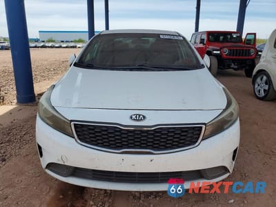Piąte zdjęcie samochodu w środku: 2017 KIA FORTE VIN:3KPFK4A75HE127725 - miniatura