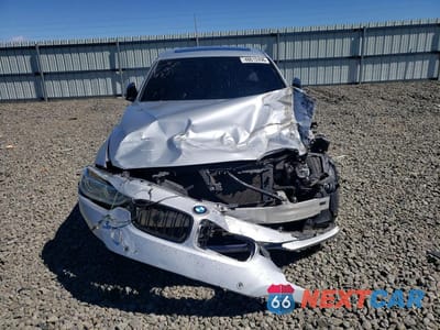 Piąte zdjęcie samochodu w środku: 2017 BMW 330 XI VIN:WBA8D9C33HA004614 - miniatura