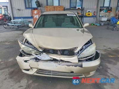 Piąte zdjęcie samochodu w środku: 2005 TOYOTA CAMRY LE VIN:4T1BE32K75U554044 - miniatura