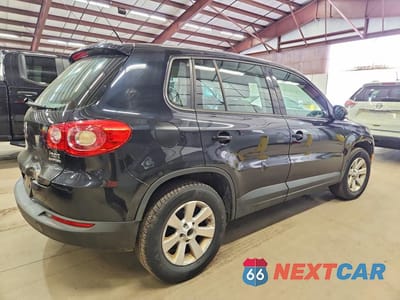 Trzecie zdjęcie samochodu z tyłu: 2010 VOLKSWAGEN TIGUAN SE VIN:WVGBV7AX5AW522535 - miniatura