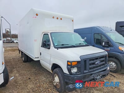 Czwarte zdjęcie samochodu z boku: 2017 FORD E350 BOX TRUCK VIN:1FDWE3FS1HDC32208 - miniatura