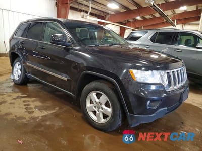 Czwarte zdjęcie samochodu z boku: 2012 JEEP GRAND CHEROKEE LAREDO VIN:1C4RJFAG2CC118766 - miniatura