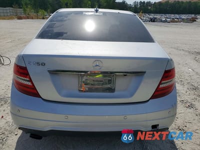 Zdjęcie 6 z 12 samochodu: 2013 MERCEDES-BENZ C 250 VIN:WDDGF4HB1DR273790 - miniatura
