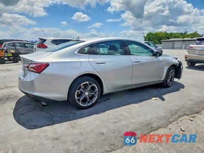 Trzecie zdjęcie samochodu z tyłu: 2021 CHEVROLET MALIBU LT VIN:1G1ZD5ST3MF068918 - miniatura