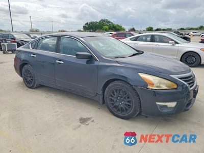 Czwarte zdjęcie samochodu z boku: 2015 NISSAN ALTIMA 2.5 S VIN:1N4AL3AP0FN922939 - miniatura