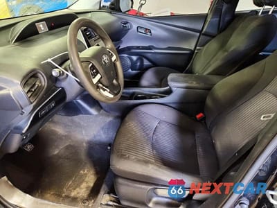 Zdjęcie 7 z 11 samochodu: 2016 TOYOTA PRIUS TWO ECO VIN:JTDKARFU4G3516939 - miniatura