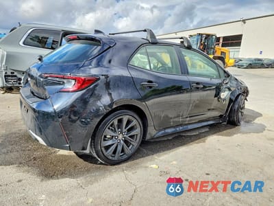 Trzecie zdjęcie samochodu z tyłu: 2025 TOYOTA COROLLA HATCHBACK XSE VIN:JTNC4MBE1S3236557 - miniatura