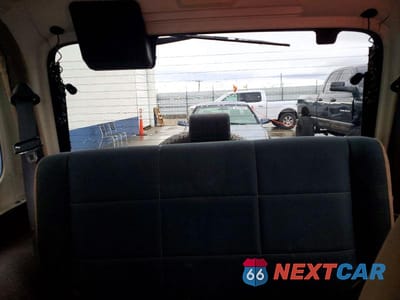 Zdjęcie 10 z 13 samochodu: 2000 JEEP WRANGLER / TJ SAHARA VIN:1J4FA59S2YP786874 - miniatura
