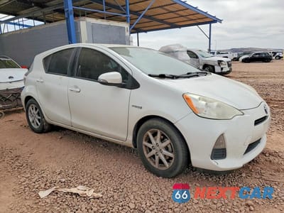 Czwarte zdjęcie samochodu z boku: 2012 TOYOTA PRIUS C THREE VIN:JTDKDTB3XC1519724 - miniatura
