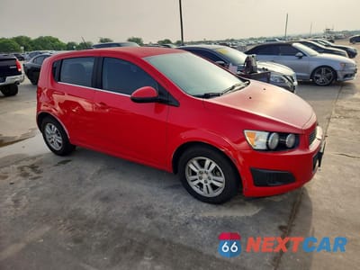Czwarte zdjęcie samochodu z boku: 2016 CHEVROLET SONIC LT VIN:1G1JC6SH7G4103204 - miniatura