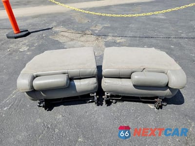 Zdjęcie 13 z 14 samochodu: 2003 GMC YUKON VIN:1GKEK13T63R203796 - miniatura