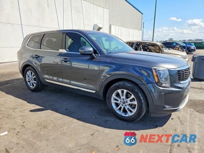 Czwarte zdjęcie samochodu z boku: 2022 KIA TELLURIDE LX VIN:5XYP24HC1NG202118 - miniatura