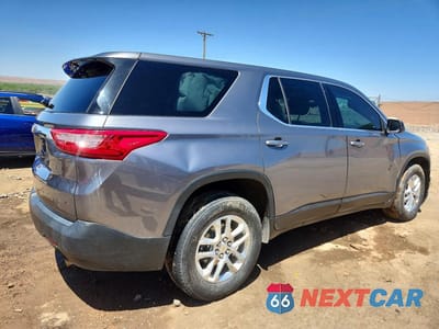 Trzecie zdjęcie samochodu z tyłu: 2021 CHEVROLET TRAVERSE LS VIN:1GNERFKW3MJ209031 - miniatura