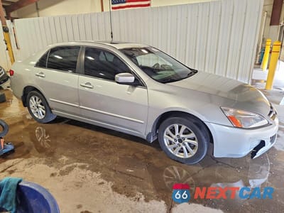 Czwarte zdjęcie samochodu z boku: 2005 HONDA ACCORD EX VIN:1HGCM66505A030027 - miniatura