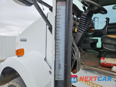 Zdjęcie 10 z 10 samochodu: 2005 KENWORTH CONSTRUCTI - SEMI TRUCK VIN:1XKDA07X55R103374 - miniatura