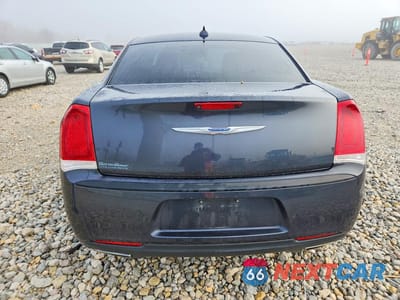 Zdjęcie 6 z 12 samochodu: 2018 CHRYSLER 300 LIMITED VIN:2C3CCAKG1JH296569 - miniatura