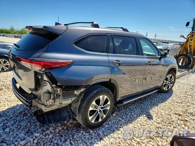 Trzecie zdjęcie samochodu z tyłu: 2023 TOYOTA HIGHLANDER XLE VIN:5TDKDRAHXPS040261 - miniatura