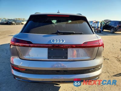 Zdjęcie 6 z 13 samochodu: 2021 AUDI E-TRON PREMIUM PLUS VIN:WA1LAAGEXMB010704 - miniatura