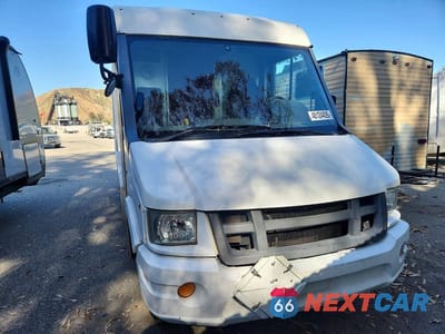 Piąte zdjęcie samochodu w środku: 2016 ISUZU NPR VIN:JALB4T179G7W01238 - miniatura